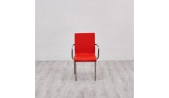 Красный мягкий стул